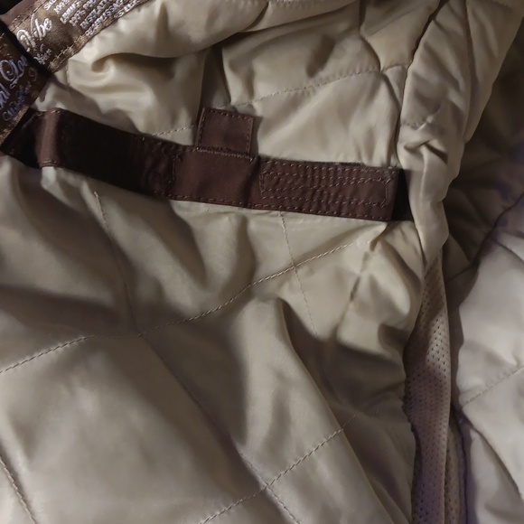 Betty Rides Snowboard Jacket w/ Detachable Fur Hood - Picture 8 of 10